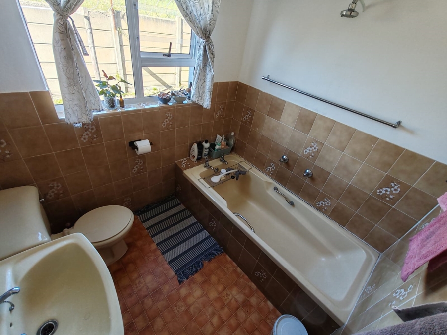 3 Bedroom Property for Sale in De Kelders Western Cape